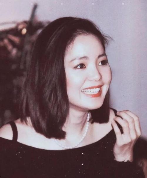 邓丽君年轻时的照片,岁月流转中的永恒美丽